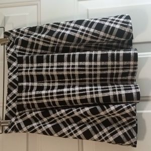 Women's Joe B  Black Plaid Skirt Size Medium